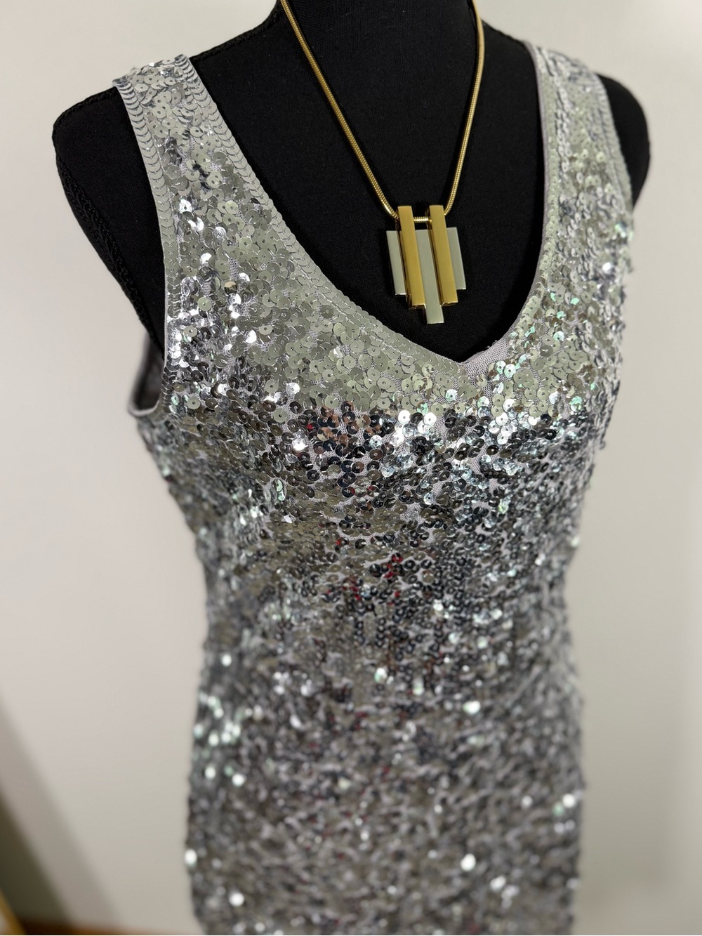 Silver Sequin Cocktail Party Dress Size M Sleeveless V Neck Sparkle - Picture 2 of 9